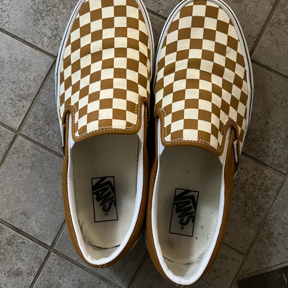 Mens Vans shoes size 9.5. Worn couple times.